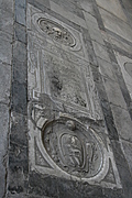 The skull and crossbone tombstone