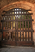 Jewish Cemetary 33: the locled gate