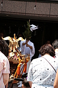 Welcoming the mikoshi 2