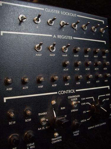 [Picture: B6700 mainframe console 2]