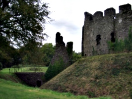 [picture: Restormel Castle 38: Gatehouse from the other side]