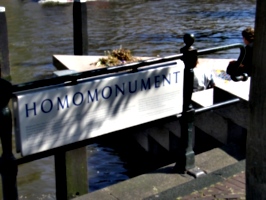 [picture: Homomonument 1]