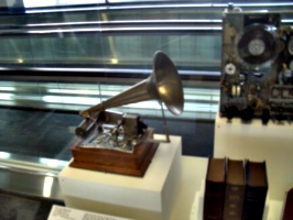 [picture: Kasten Puck cylinder player]