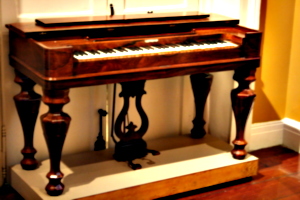 [picture: Old keyboard instrument 1]