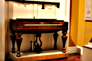 [picture: Old keyboard instrument 2]