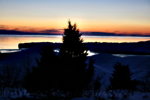 [picture: Sunset over a frozen Lake Ontario 6]