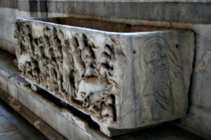 [picture: saScophagus 2: relief]