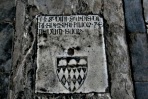 [picture: flagstone tomb]