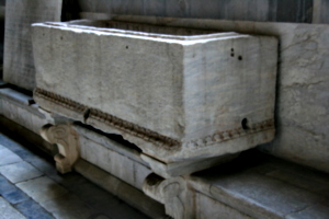[picture: Medieval sarcophagus 2]