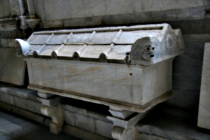 [picture: late Roman stone coffin]