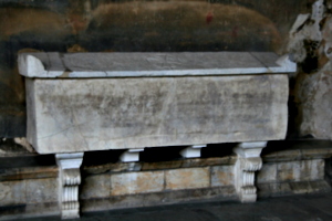 [picture: Plain sarcohpagus]