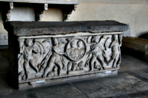 [picture: Sarcophagus with putti]