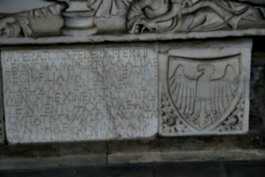 [picture: Sarcophagus with inscription 3]