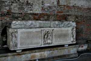 [picture: Sarcophagus of Aldobranso Del Bondo 1]