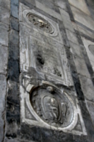 [picture: The skull and crossbone tombstone]