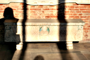 [picture: rectangular sarcophagus with fluting and head of christ]