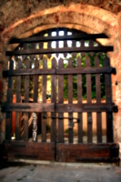 [picture: Jewish Cemetary 33: the locled gate]