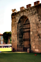 [picture: Jewish Cemetary 34: the gate in the wall]