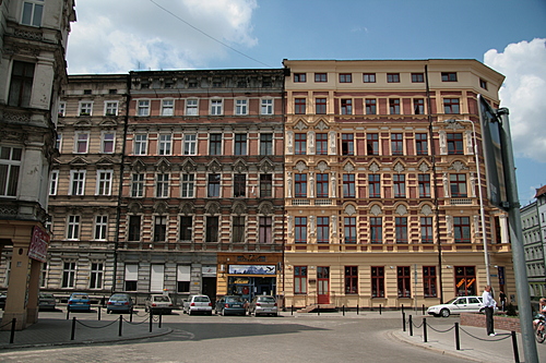 [Picture: More painted buildings]