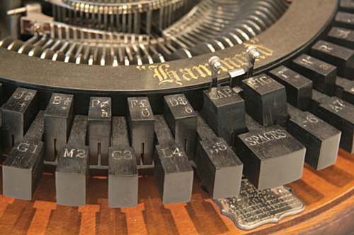 [Picture: Hammond 1 (1881) 4: close-up of typewriter keys 2]