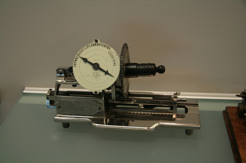 [Picture: Columbia 2 (1885) visible typing machine 1]