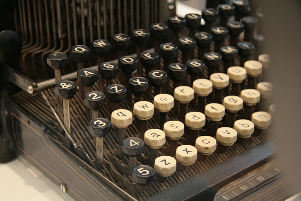 [Picture: Hartford 2 (1896) 2: keyboard]