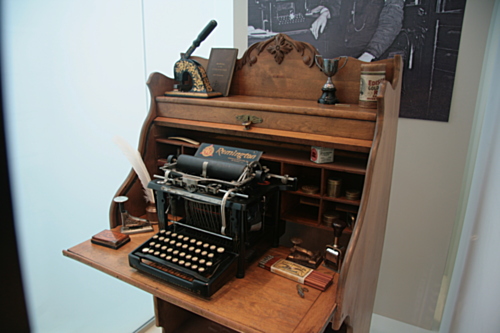 [Picture: Remington 2 (1885) 1]