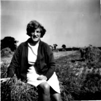 [picture: 12.---Mum sitting on straw]