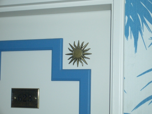 [Picture: decal on hotel room door]