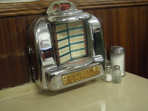 [Picture: Diner Juke Box 2]