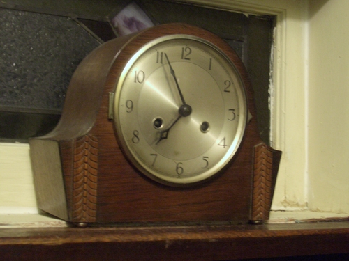 [Picture: wooden clock]