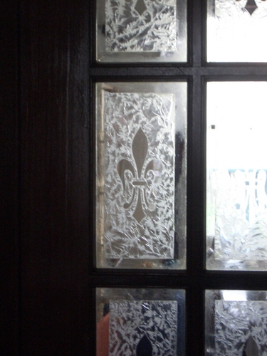 [Picture: Fleur-de-lys window 2]