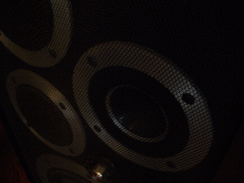 [Picture: HiFi speakers 2]