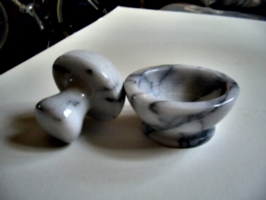 [picture: White Marble Pestle and Mortar 3]