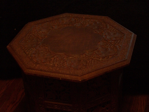 [Picture: Octagonal Table]