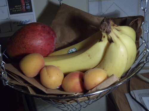 [Picture: Fruit basket 2]