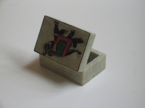 [Picture: open jade box from India 47]