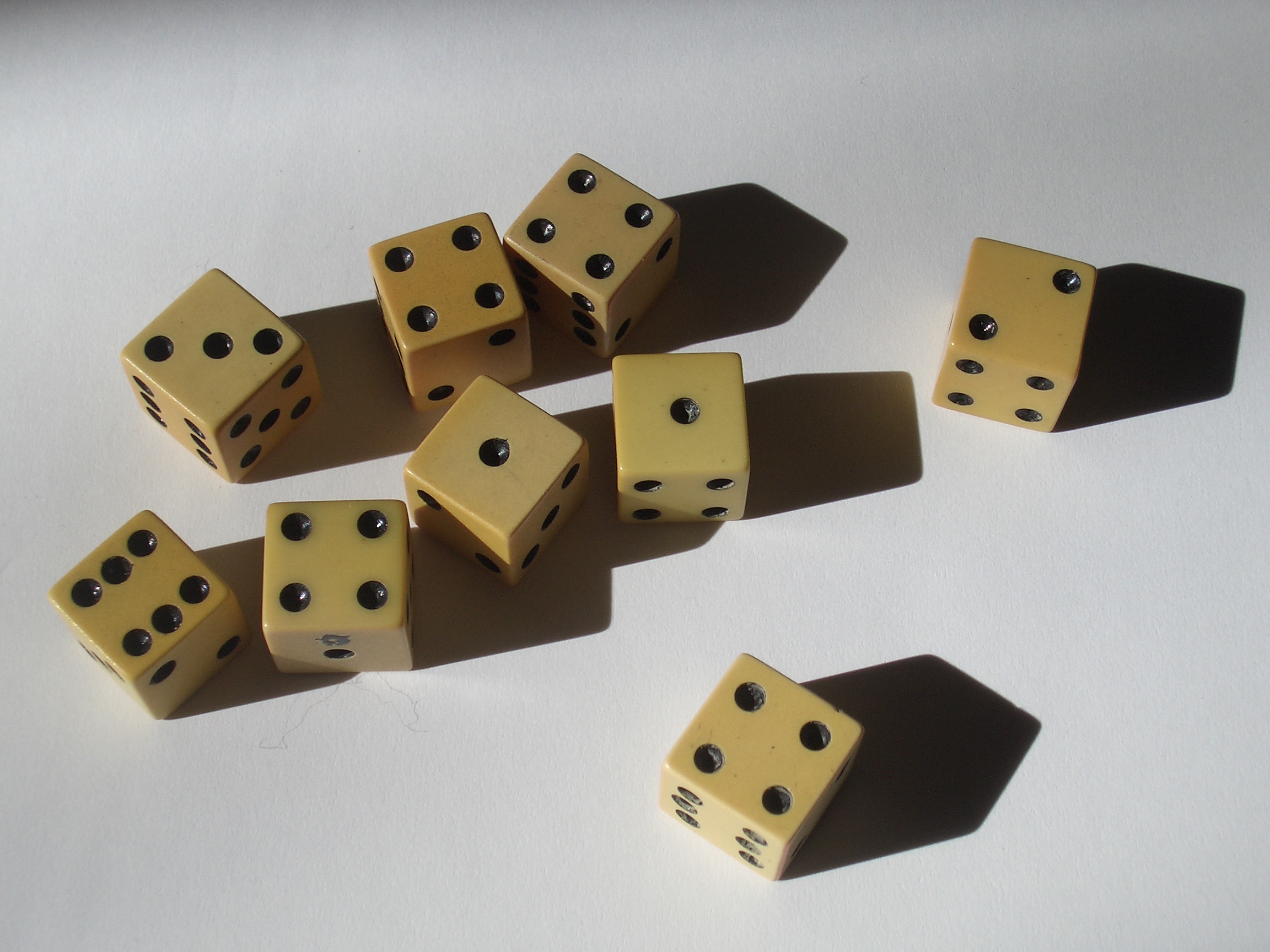 [Picture: ivory gaming dice 3]