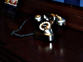 [picture: Old-fashioned telephone]
