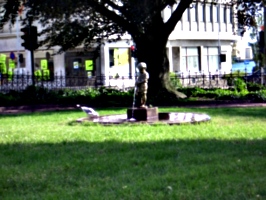 [picture: statue of urinating boy]