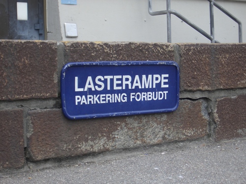 [Picture: Lasterampe Parkering Forbudt]