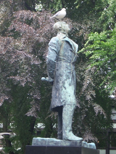 [Picture: Bird on Statue]