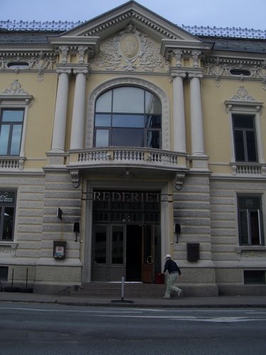 [Picture: Ornate building 2]