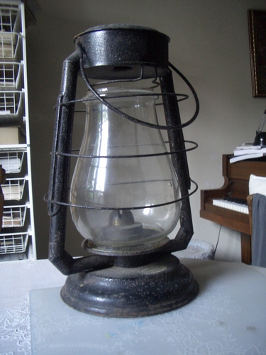 [Picture: Hurricane Lamp]