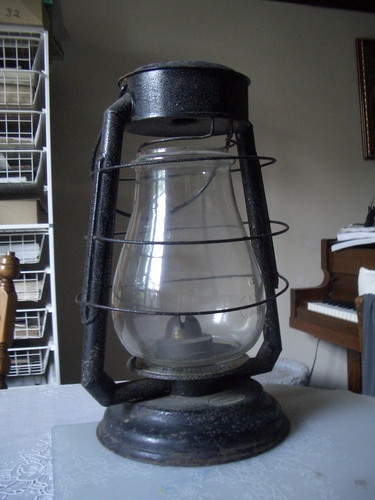 [Picture: Hurricane Lamp 2]