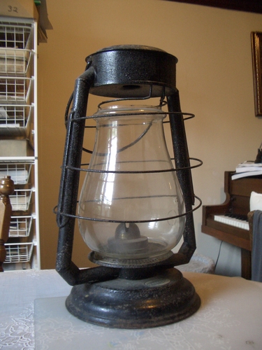 [Picture: Hurricane Lamp 3]