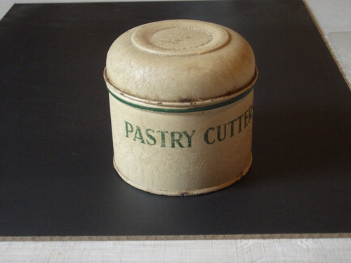 [Picture: Pastry Cutters 3]