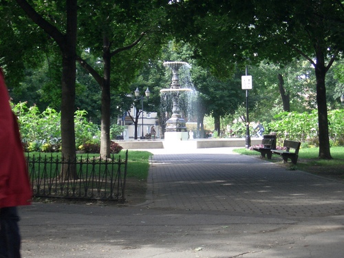 [Picture: Fountain in sunlight 4]