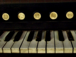 [picture: Organ keyboard]