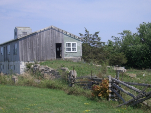 [Picture: Wooden barn 2]